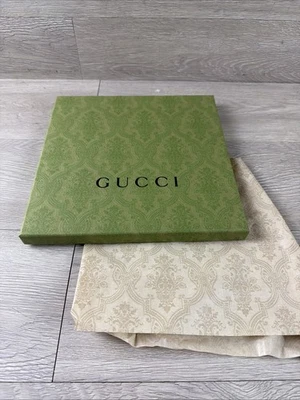 "Caja de regalo verde vacía Gucci papel de seda 9,5"" x 9,5"" x 0,75""" Foto 1 de 4