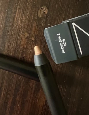 Delineador de ojos Nars High-Pigment Longwear en Rodeo Drive/dorado Foto 1 de 4