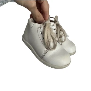 Stride Rite Vintage White Baby Tennis Shoes, Lace Up, Size 4M - Picture 1 of 7
