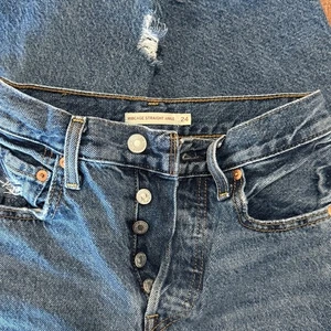 Levis 501 Faded Distressed Ribcage Straight Ankle Jeans Schrittlänge 26" Größe 24 - Bild 1 von 7