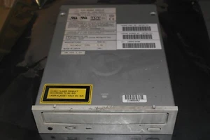SANYO CRD-254V SCSI lector de unidades de CD-ROM de 50 pines funcionando 1996 - Imagen 1 de 5
