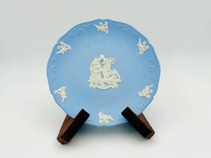 Wedgwood Christmas 1997 Blue Jasperware Plate Nativity Angels 19cm - Picture 1 of 4