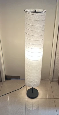 Lámpara de pie con cable IKEA 46" HOLMO con pantalla de papel de arroz Foto 1 de 4