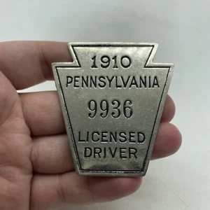 1910 PA Pennsylvania Licensed Driver Paid Operator Pinback Badge RARE 11 - Bild 1 von 2