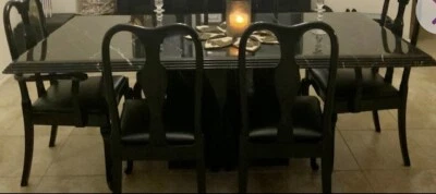 Lujoso juego de mesa de comedor italiana auténtica de mármol de 6,5 pies con 6 sillas de cuero Foto 1 de 4