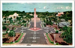 Geteilter Rücken International Plaza Obelisk landschaftlicher Blick auf Rivera Uruguay Brasilien - Bild 1 von 3