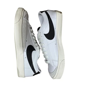 Nike Blazer Low Plateau Damenschuhe weiß/schwarz Größe 8,5 – neu im Karton DJ0292-101 - Bild 1 von 6