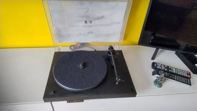 Pro-Ject Debut. Giradischi con Trazione a Cinghia - Nero Satinato - Immagine 1 di 4