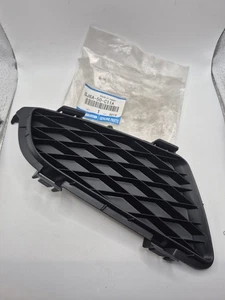 Mazda 6 Mk1 2002- Genuine Right Hand Front Bumper Fog Grille GJ6A50C11A New OEM - Imagen 1 de 9
