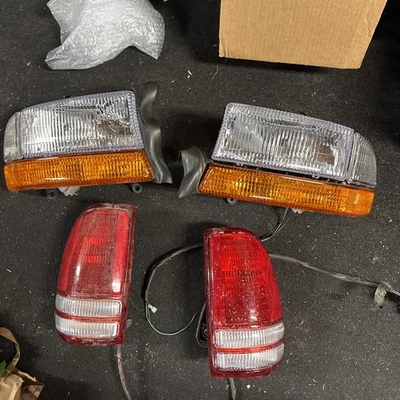 Dodge Dakota 2001 conjunto de luces traseras conjunto y faros mercado de accesorios usado Foto 1 de 4