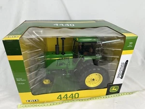 4440 John Deere Prestige 1:16 Scale DieCast Model Farm Tractor - Picture 2 of 4 - Picture 1 of 6