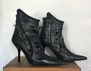 Italienischer Designer Vicini Vero Cuoio Stiefeletten schwarz Leder Laser Cut Stiefel. Gr. 40, - Bild 1 von 11