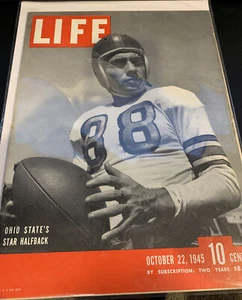 VINTAGE LIFE MAGAZIN 22. OKTOBER 1945 - OHIO STATE'S HALFBACK PAUL SARRINGHAUS - Bild 1 von 4
