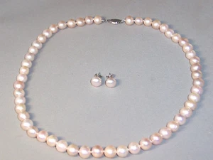 NEU STERLINGSILBER ROSA 8 MM RUNDE SÜSSWASSERPERLEN HALSKETTE & OHRRINGE SET - Bild 1 von 3