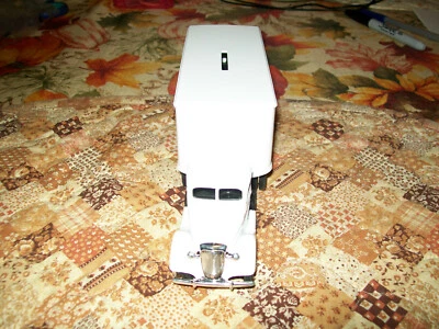 Banco de remolque tractor Ford Ertl #9284 "Dairy Queen #2" 1937  Foto 1 de 4