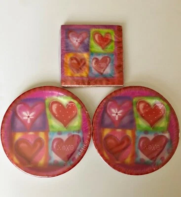 Juego de ropa de fiesta de corazones de San Valentín - 20 platos de papel 20 servilletas nuevas y selladas Foto 1 de 2