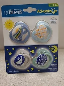 Dr. Brown's Advantage Day & Night Confezione da 4 Ciuccio 6-18m -Si illumina al buio- - Foto 1 di 3
