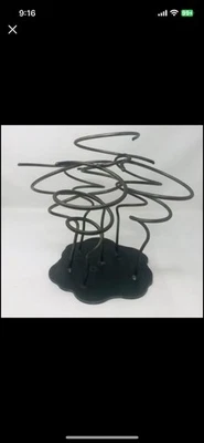 Black Spiral Metal Wine Bottle Holder Free Standing Heavy 9x9 Base 12”Tx14”W — 第 1/4 张图片