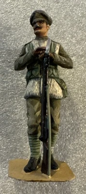 Figura de metal pintado coleccionable de colección - Privada en abrigo de piel de oveja 1914  Foto 1 de 4