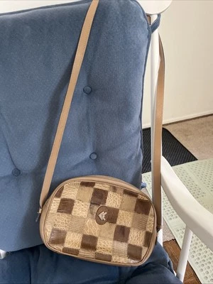 Bolso de mano vintage de los años 70 con retazos Cartera de cuero sintético Correa para el hombro Bolsillos con cremallera Bolso Foto 1 de 3