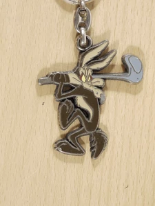 Vintage Warner Bros. Wile E. Coyote Roadrunner Metal and Enamel Keychain - Picture 1 of 4