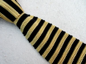 CORBATA TEJIDA DORADA NEGRA A RAYAS 3,5 PULGADAS NEXT - Imagen 1 de 5