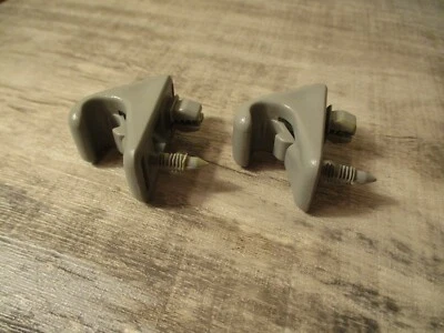 Juego de clips para parasol Toyota RAV4 1996-2000 con tornillos gris fabricante de equipos originales de fábrica buen usado Foto 1 de 4
