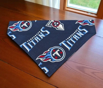 Bandana para perros Titans SOBRE EL COLLAR Bandanas Equipo de fútbol americano de Tennessee Deslizable Foto 1 de 4
