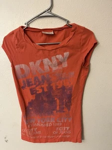 dkny Graphic Y2K Baumwoll T-Shirt - Damen Small Orange Flügelärmel - Bild 1 von 5