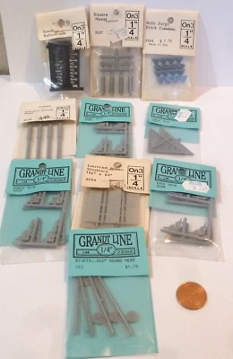 GRANDT LINE Group of 10 DOLLHOUSE MINIATURE  1/4" SCALE ITEMS - Image 1 of 3