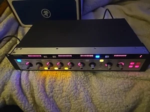 Mackie Quad Comp/Gate mit Originalkarton. Manuel, beide Stromkabel & FreeSnake #2 - Bild 1 von 15