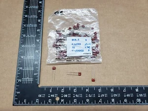 (50 piezas) ECQ-B1H821JF Panasonic, 820pF 50V 5%, condensador de película de poliéster - Imagen 1 de 4