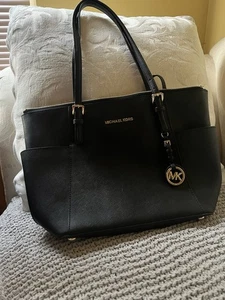Michael Kors JET SET Bolso de Hombro de Viaje BOLSO DE CUERO NEGRO - Imagen 1 de 5