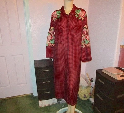 Vestido Camisa Zara Bordado Talla L Bolsillos Abotonados Midi Artístico Oscuro Romántico Foto 1 de 4