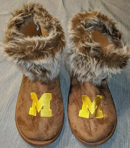 Michigan Wolverines Micro Suede Slippers faux fur excellent condition size 9 10 Cover