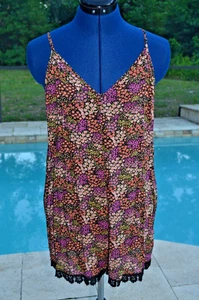 NWOT EN CREME Womens MEDIUM Floral BOHO Romper / Shorts Adjust Straps V-Neckline - Picture 1 of 5