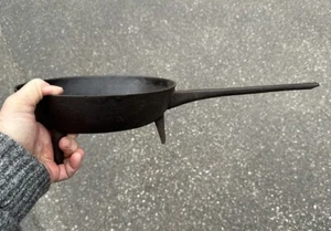 Early American country kitchen cast iron hearth spider 3 footed skillet 9.5 in - Picture 1 of 7