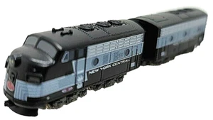 Z scale Rokuhan ST012-2 Powered NYC EMD F7A/B Loco w/Mkln cplrs (tested) #2 - Picture 1 of 10