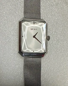 RELOJ DKNY NY2708 Cityspire para mujer correa de malla inoxidable cristal facetado, ajustado - Imagen 1 de 14