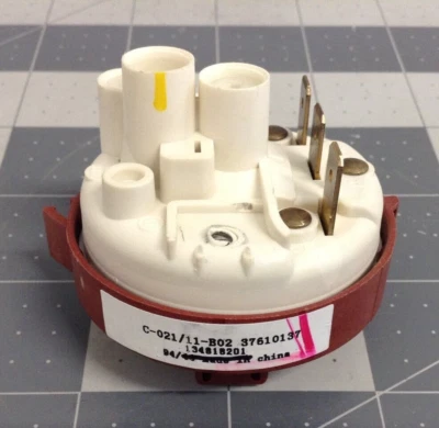 Interruptor de presión combinado lavadora/secadora Frigidaire 134818201 Foto 1 de 3