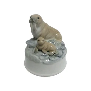 VTG Otagiri Porcelain Walrus Mom & Baby Music Box "Born Free" HANDPAINTED JAPAN - Picture 1 of 6