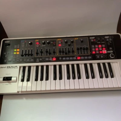 Roland GAIA SH-01 Virtual Analog Synthesizer – 3 Oscillator Layers, USB MIDI, Po - Image 1 of 4
