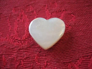 Vintage Small 9/16" MOP Mother Of Pearl Shell Heart Shaped Button - O37 - Photo 1/5