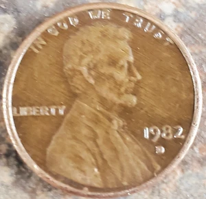 1982 D Large Date Lincoln Memorial Penny - Picture 1 of 6