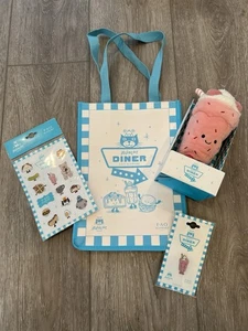 Batido Bubecca exclusivo de Jellycat Diner NYC NUEVO CON ETIQUETAS con soporte, bolsa, alfiler, pegatina - Imagen 1 de 8