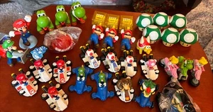 Set 31 verschiedene Mario und Super Mario Figuren und Autos - Bild 1 von 4
