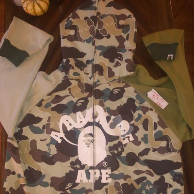 A BATHING APE Ape x KAWS Camuflaje Cremallera Completa Sudadera con Capucha Bendy Camuflaje Bape USADA  Foto 1 de 4