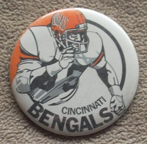 VINTAGE 1980's CINCINNATI BENGALS ☆PLAYER W/O TRADEMARK☆ 3 1/2" NFL PIN BUTTON - Picture 1 of 1