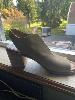 Lucky Brand Sling-Back Peep Toe Suede Upper Camel Color Shoes 8.5M Little Wear Foto 1 de 4