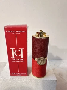 Carolina Herrera Mini Kiss Balm Tint Burgundy & Red Case ~ Orange Splash Balm - Bild 1 von 3